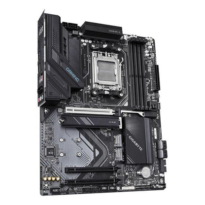 GIGABYTE X870 GAMING WF6 - vue 3
